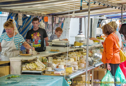 Cheese stall at Marché Saxe-Breteuil 